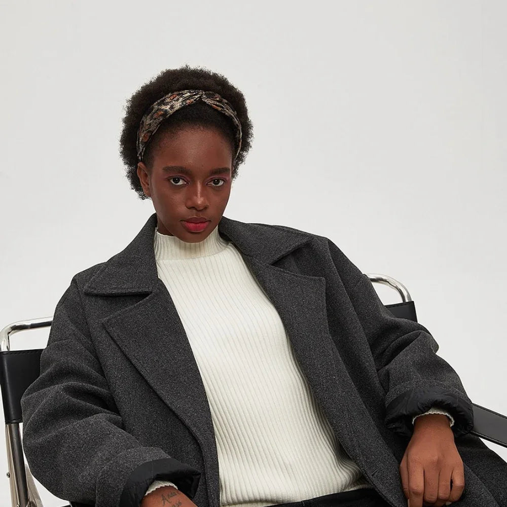 Women’s printed fabric headband with leopard pattern, minimalist style